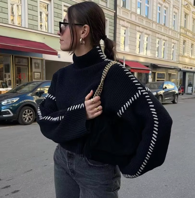 Oversize turtleneck Sweater With Contrast Stitch